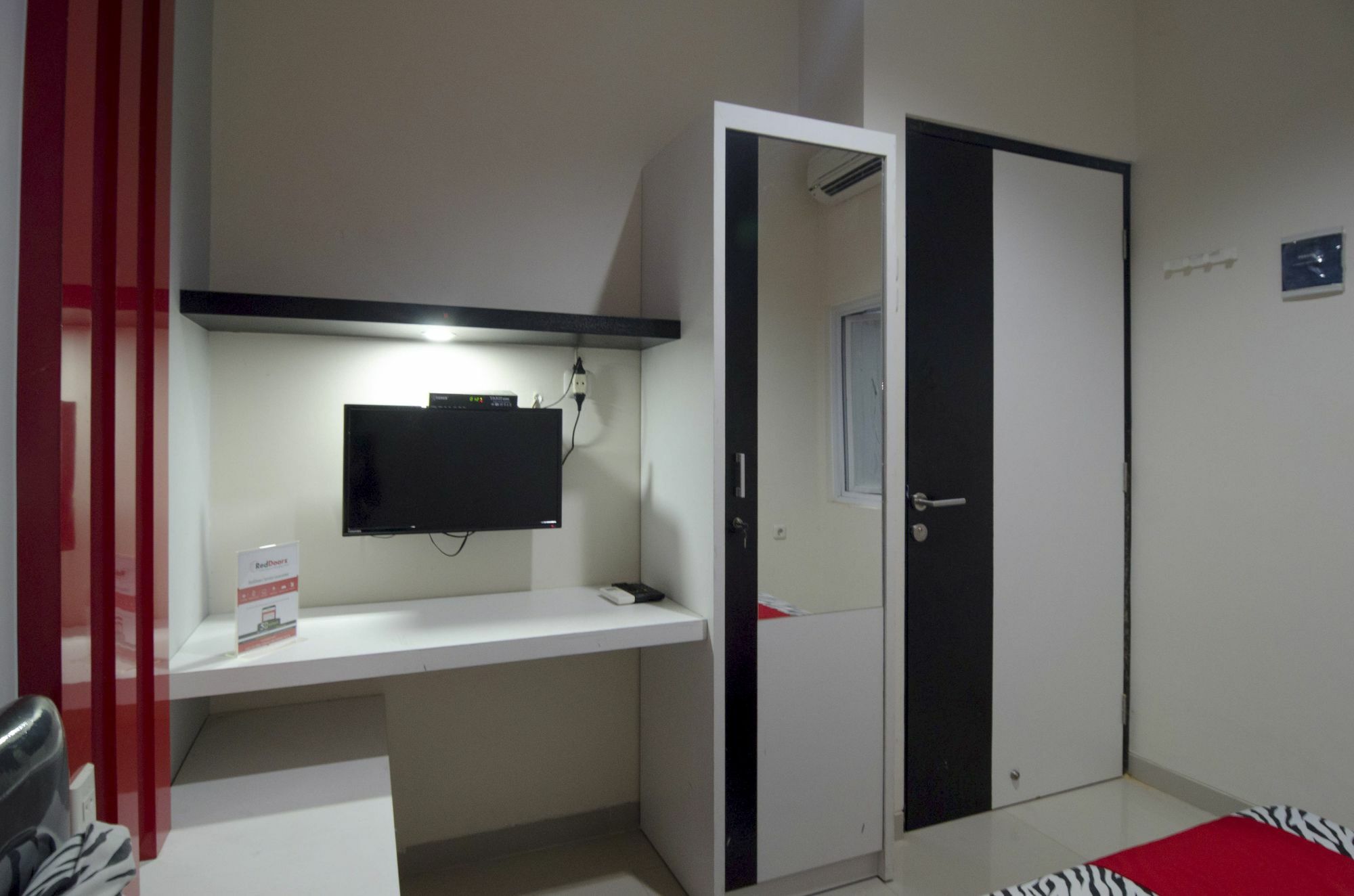 فندق Reddoorz Near Lawang Sewu سيمارانغ المظهر الخارجي الصورة