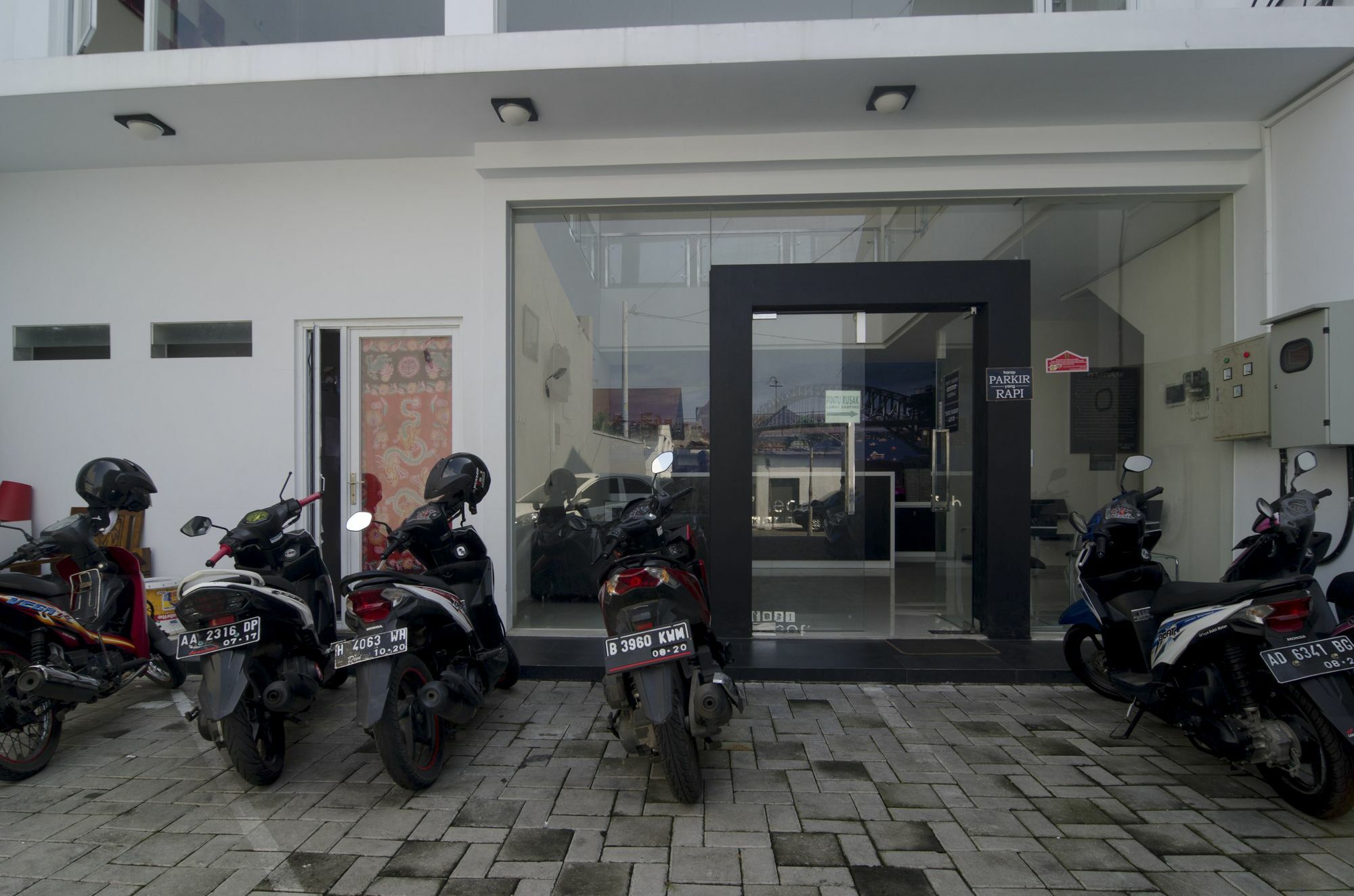 فندق Reddoorz Near Lawang Sewu سيمارانغ المظهر الخارجي الصورة