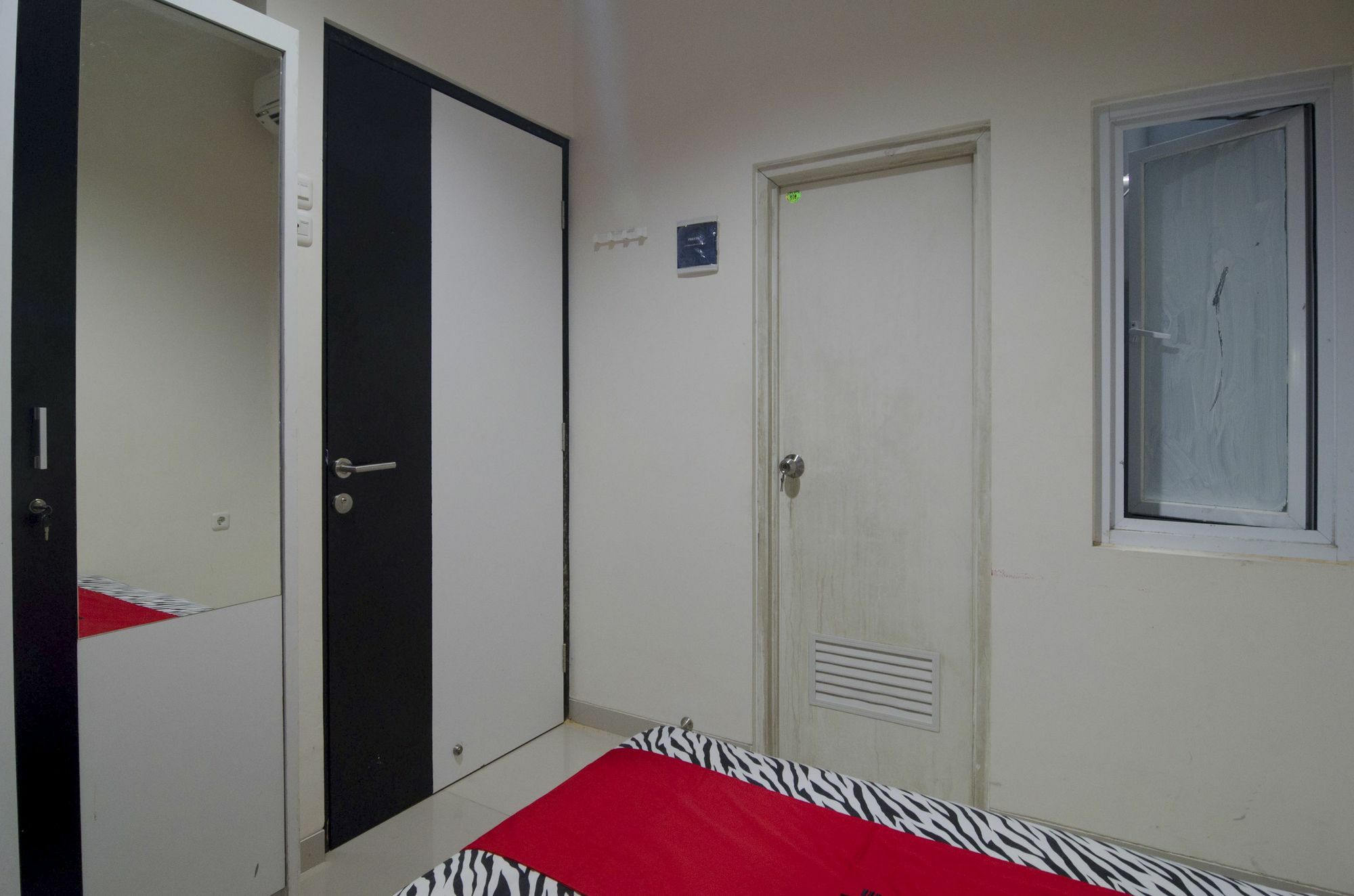 فندق Reddoorz Near Lawang Sewu سيمارانغ المظهر الخارجي الصورة