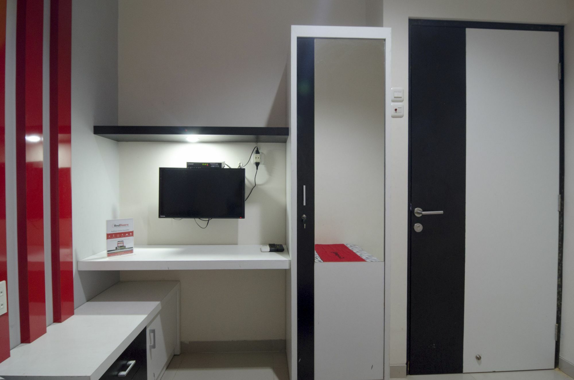 فندق Reddoorz Near Lawang Sewu سيمارانغ المظهر الخارجي الصورة